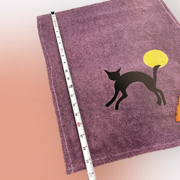 Lot/2 𝑯𝒂𝒏𝒅𝒎𝒂𝒅𝒆 Halloween Hand Towels - Picture 8 of 12